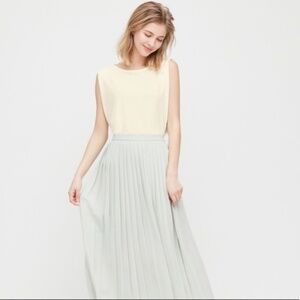 UNIQLO CREPE JERSEY SLEEVELESS T-SHIRT OFF WHITE